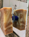 Magnetseifenhalter mit Seife _Beispiel mit Saugknopf am Spiegel