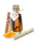Orange Zimt Raumduft - Glasflasche mit Flüssigkeit 100ml und Zimstangen darin: Stäbchen, Zimstangen, Orangenstücke außen