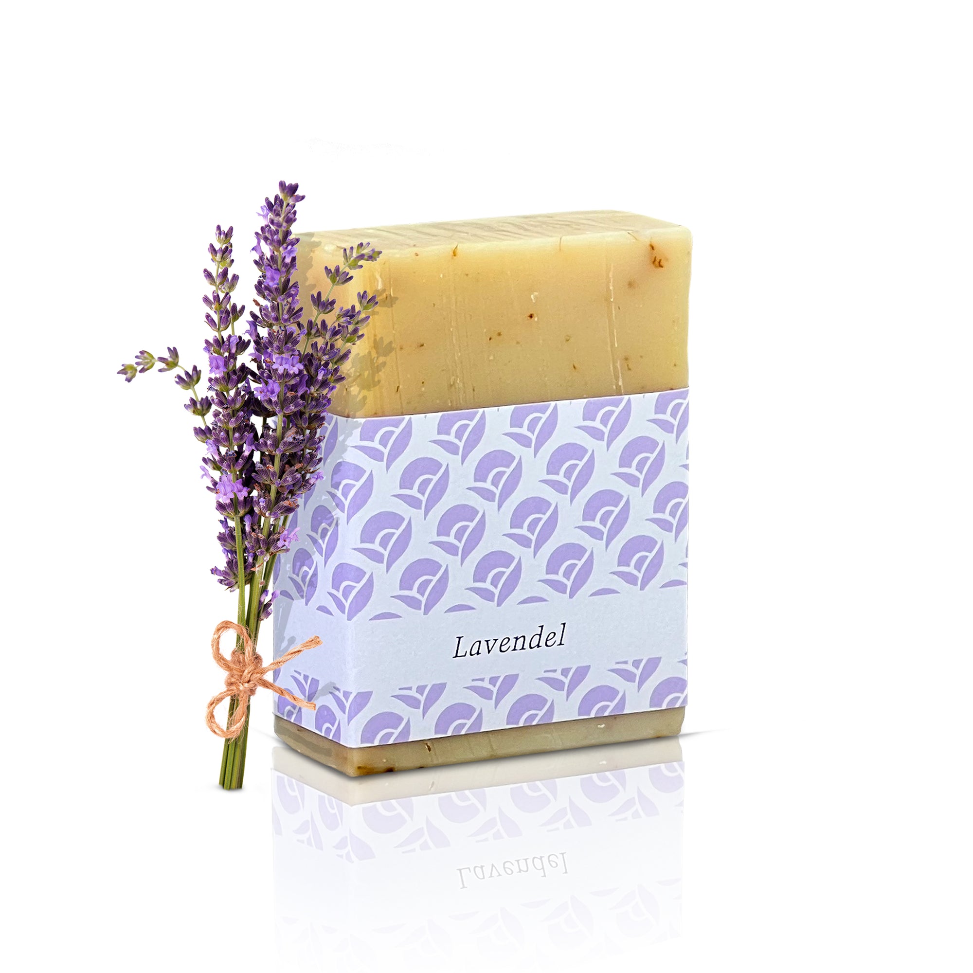 Lavendelseife mit Banderole und Lavendelstrauss