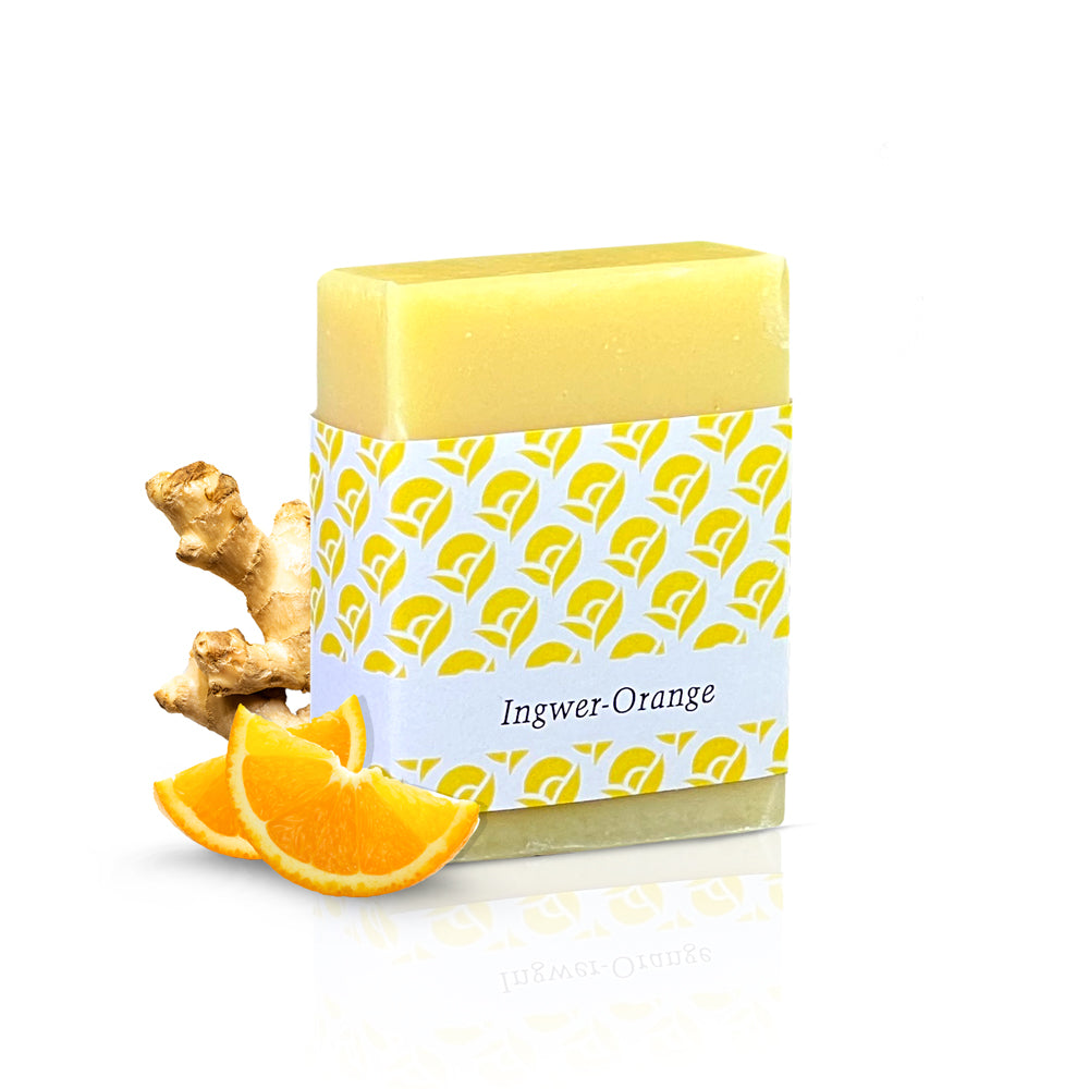 amba Ingwer-Orange Pflanzenölseife mit Banderole und Orangenstücken und Ingwer